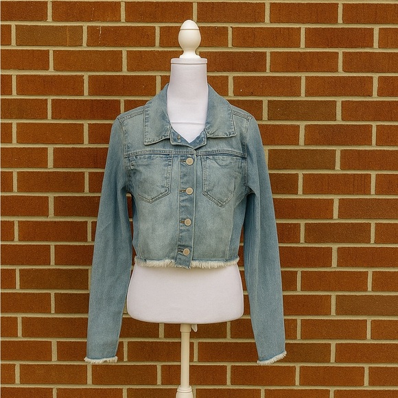 KanCan Jackets & Blazers - KanCan Women's Frayed Hem Cropped Jean Jacket Size Medium